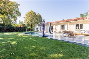 propriete à la vente -   33700  MERIGNAC, surface 215 m2 vente propriete - UBI463187186